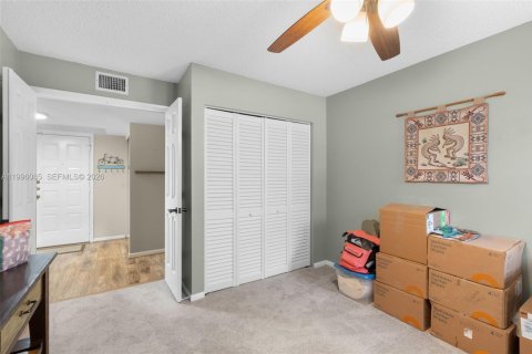 Condo in Coconut Creek, Florida, 2 bedrooms  № 2058503 - photo 23