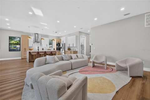 Villa ou maison à vendre à Tampa, Floride: 5 chambres, 332.96 m2 № 2430728 - photo 11