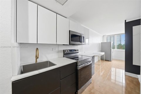 Apartment in Sunny Isles Beach, Florida 1 bedroom, 33.44 sq.m. № 2084036 - photo 12