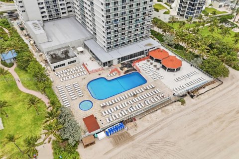 Apartment in Sunny Isles Beach, Florida 1 bedroom, 33.44 sq.m. № 2084036 - photo 11
