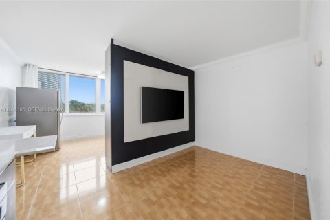 Apartment in Sunny Isles Beach, Florida 1 bedroom, 33.44 sq.m. № 2084036 - photo 17