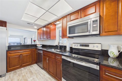 Купить кондоминиум в Кейп Канаверал, Флорида 6 комнат, 105.91м2, № 2431804 - фото 8