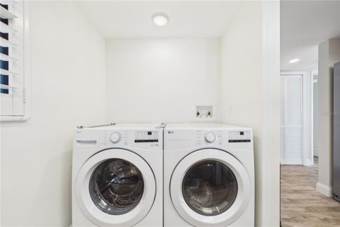 Купить кондоминиум в Кейп Канаверал, Флорида 6 комнат, 105.91м2, № 2431804 - фото 9