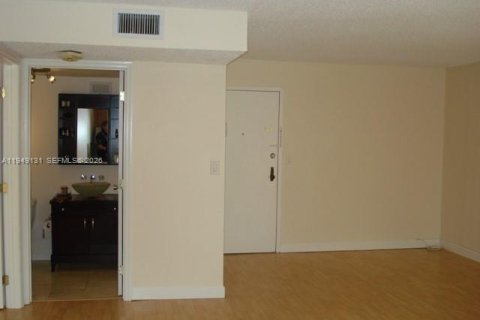 Снять в аренду кондоминиум в Санни-Айлс-Бич, Флорида 1 спальня, 59.46м2, № 2004890 - фото 4