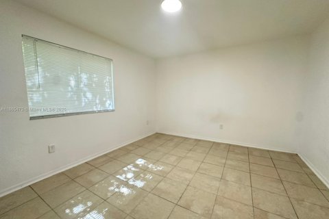 Townhouse in Florida City, Florida 3 bedrooms, 141.86 sq.m. № 1892952 - photo 11