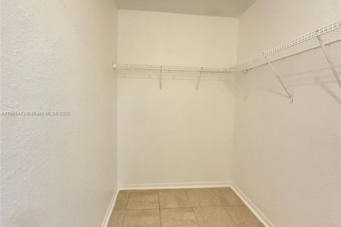 Townhouse in Florida City, Florida 3 bedrooms, 141.86 sq.m. № 1892952 - photo 20
