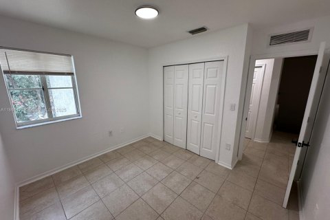 Townhouse in Florida City, Florida 3 bedrooms, 141.86 sq.m. № 1892952 - photo 18