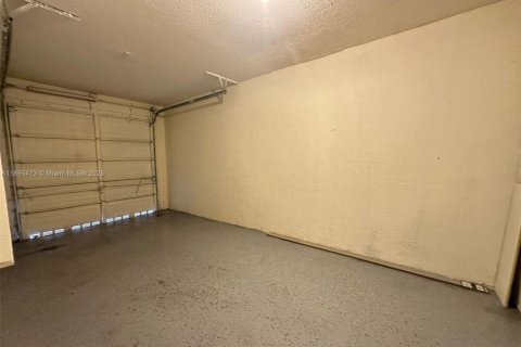 Townhouse in Florida City, Florida 3 bedrooms, 141.86 sq.m. № 1892952 - photo 19