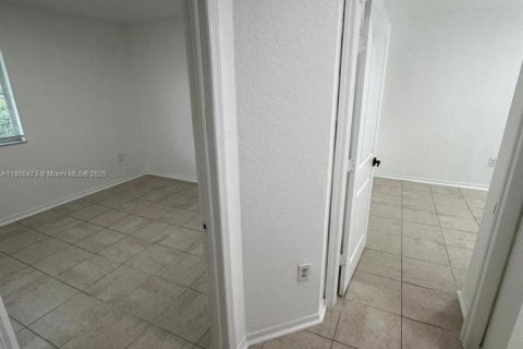 Townhouse in Florida City, Florida 3 bedrooms, 141.86 sq.m. № 1892952 - photo 13