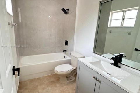 Townhouse in Florida City, Florida 3 bedrooms, 141.86 sq.m. № 1892952 - photo 14