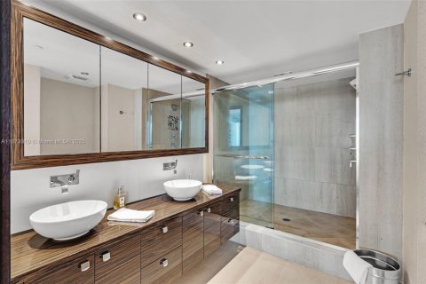Condo in Miami Beach, Florida, 2 bedrooms  № 1897876 - photo 21