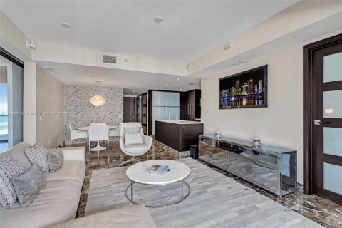 Condo in Miami Beach, Florida, 2 bedrooms  № 1897876 - photo 10