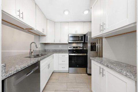 Купить кондоминиум в Тарпон-Спрингс, Флорида 5 комнат, 90.95м2, № 2149265 - фото 5