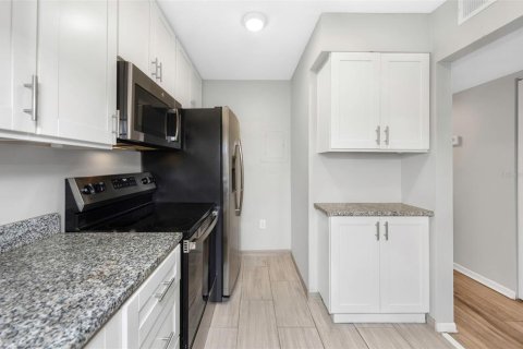Купить кондоминиум в Тарпон-Спрингс, Флорида 5 комнат, 90.95м2, № 2149265 - фото 7