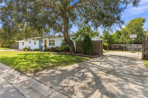 Villa ou maison à Saint Petersburg, Floride 3 chambres, 180.32 m2 № 2412632