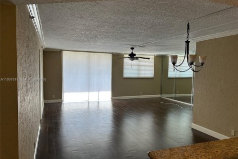 Condo in Davie, Florida, 2 bedrooms  № 1995451 - photo 2