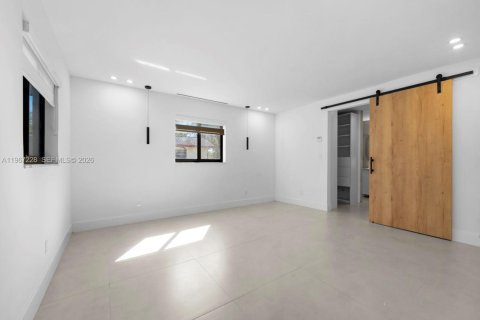 Снять в аренду виллу или дом в Корал-Спрингс, Флорида 4 спальни, 190.17м2, № 2028561 - фото 14