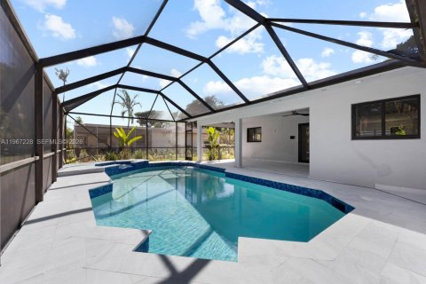 Снять в аренду виллу или дом в Корал-Спрингс, Флорида 4 спальни, 190.17м2, № 2028561 - фото 2