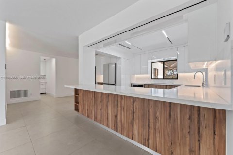 Снять в аренду виллу или дом в Корал-Спрингс, Флорида 4 спальни, 190.17м2, № 2028561 - фото 30