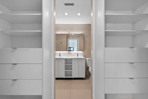 Снять в аренду виллу или дом в Корал-Спрингс, Флорида 4 спальни, 190.17м2, № 2028561 - фото 12