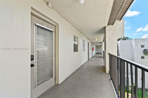 Copropriété à louer à Davie, Floride: 2 chambres, 102.19 m2 № 2154275 - photo 3