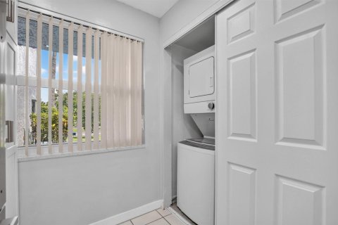 Condominio en venta en Margate, Florida, 1 dormitorio, 78.97 m2 № 2246311 - foto 10