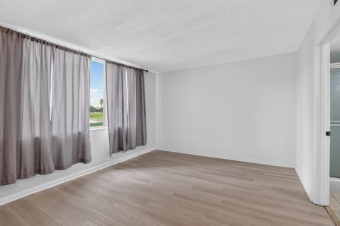 Condominio en venta en Margate, Florida, 1 dormitorio, 78.97 m2 № 2246311 - foto 13