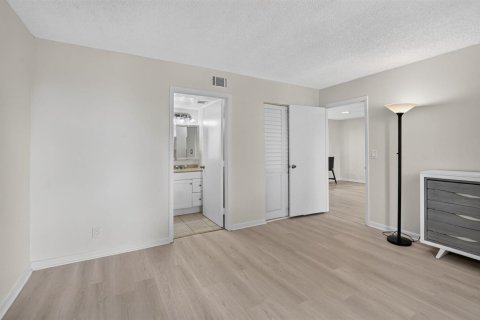 Condominio en venta en Margate, Florida, 1 dormitorio, 78.97 m2 № 2246311 - foto 14