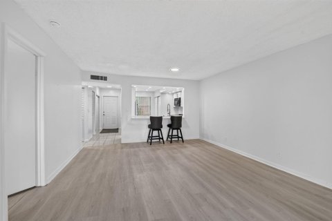 Condominio en venta en Margate, Florida, 1 dormitorio, 78.97 m2 № 2246311 - foto 6