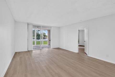 Condominio en venta en Margate, Florida, 1 dormitorio, 78.97 m2 № 2246311 - foto 4