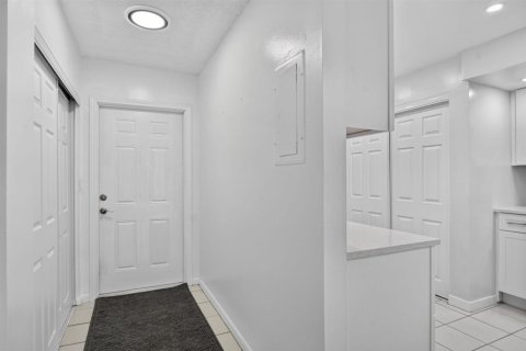 Condominio en venta en Margate, Florida, 1 dormitorio, 78.97 m2 № 2246311 - foto 24