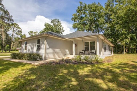House in Melrose, Florida 3 bedrooms, 115.38 sq.m. № 1909638 - photo 2