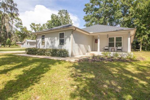 House in Melrose, Florida 3 bedrooms, 115.38 sq.m. № 1909638 - photo 1