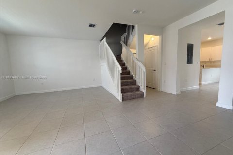 Townhouse in Miami-Dade, Florida 3 bedrooms, 149.76 sq.m. № 1887556 - photo 4