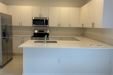 Townhouse in Miami-Dade, Florida 3 bedrooms, 149.76 sq.m. № 1887556 - photo 11