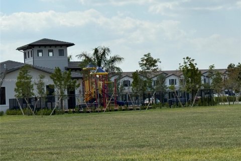 Townhouse in Miami-Dade, Florida 3 bedrooms, 149.76 sq.m. № 1887556 - photo 27