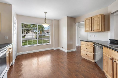 House in Royal Palm Beach, Florida 3 bedrooms, 167.41 sq.m. № 2261294 - photo 16
