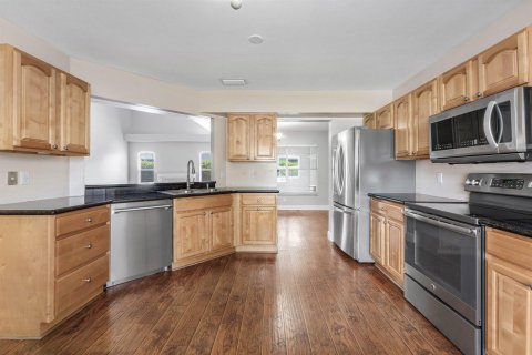 House in Royal Palm Beach, Florida 3 bedrooms, 167.41 sq.m. № 2261294 - photo 13