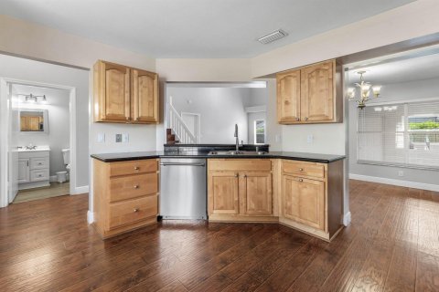 House in Royal Palm Beach, Florida 3 bedrooms, 167.41 sq.m. № 2261294 - photo 14