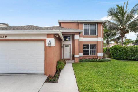 House in Royal Palm Beach, Florida 3 bedrooms, 167.41 sq.m. № 2261294 - photo 4