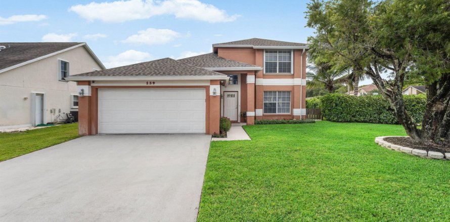 House in Royal Palm Beach, Florida 3 bedrooms, 167.41 sq.m. № 2261294