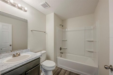 House in Apopka, Florida 3 bedrooms, 120.96 sq.m. № 1843335 - photo 17