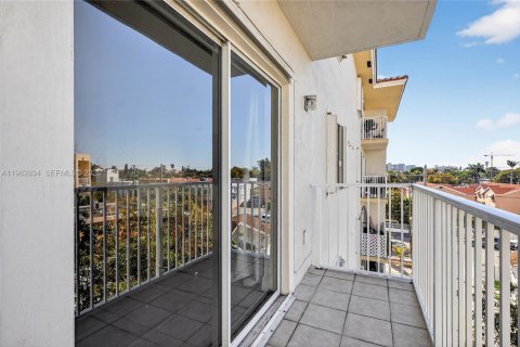 Купить кондоминиум в Майами, Флорида 2 спальни, 65.03м2, № 2189452 - фото 18