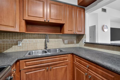 Купить кондоминиум в Майами, Флорида 2 спальни, 65.03м2, № 2189452 - фото 9