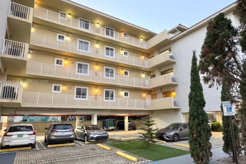 Купить кондоминиум в Майами, Флорида 2 спальни, 65.03м2, № 2189452 - фото 2