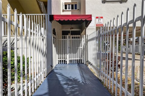 Купить кондоминиум в Майами, Флорида 2 спальни, 65.03м2, № 2189452 - фото 24