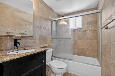 Купить кондоминиум в Майами, Флорида 2 спальни, 65.03м2, № 2189452 - фото 13