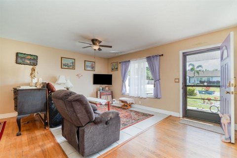 Casa en venta en Port Charlotte, Florida, 3 dormitorios, 119.1 m2 № 1614987 - foto 4