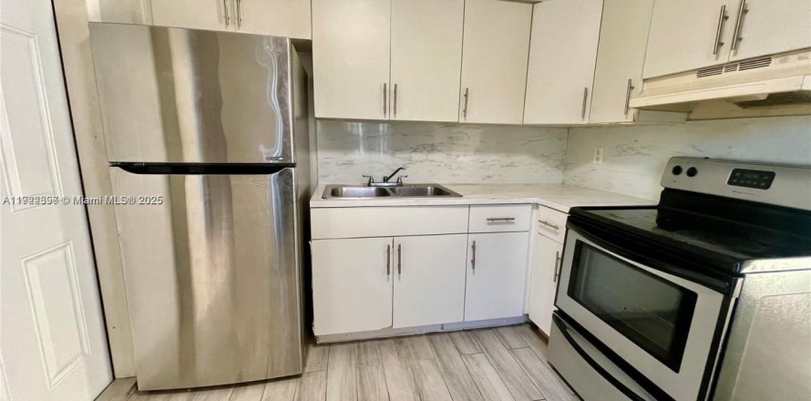 Villa ou maison à Hallandale Beach, Floride 2 chambres, 75.25 m2 № 1976333