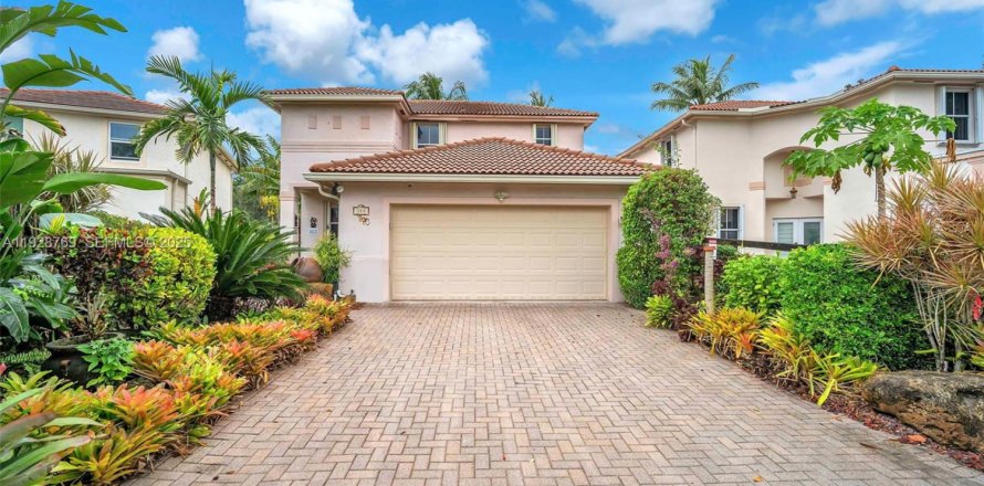 Дом в Плантация, Флорида 3 спальни, 188.96м2 № 1989545